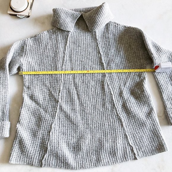 Free People oversized waffle knit grey wool sweater, relaxed fit, cowl neck - Picture 10 of 12